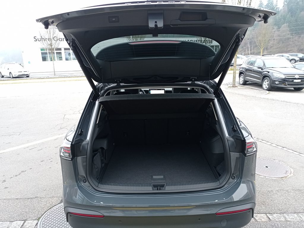 VW Tiguan UNITED, Essence, Occasion / Utilisé, Automatique - 6