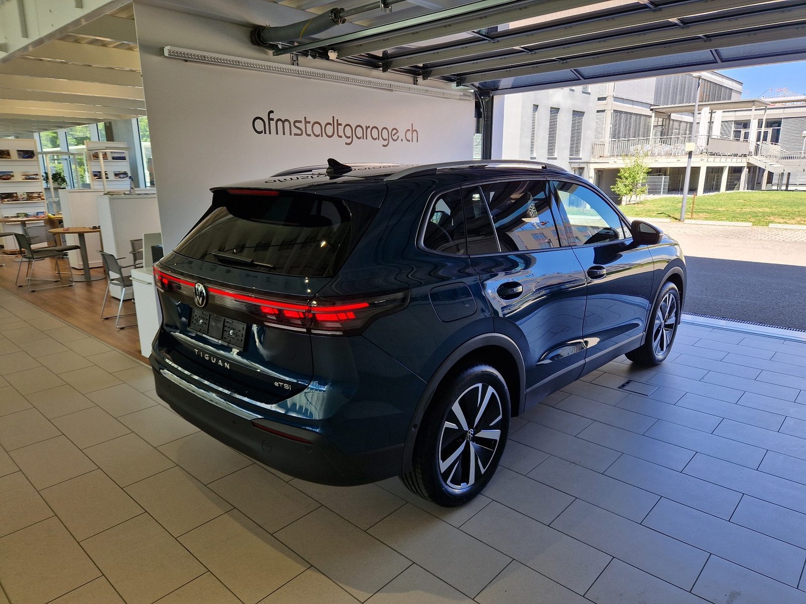 VW Tiguan UNITED, Essence, Occasion / Utilisé, Automatique - 4