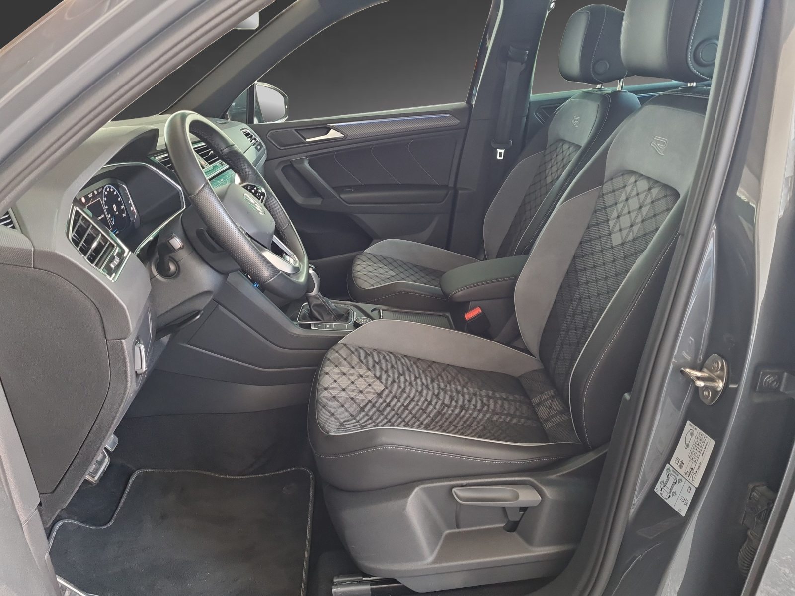 VW Tiguan R-Line SELECTION, Diesel, Second hand / Used, Automatic - 6