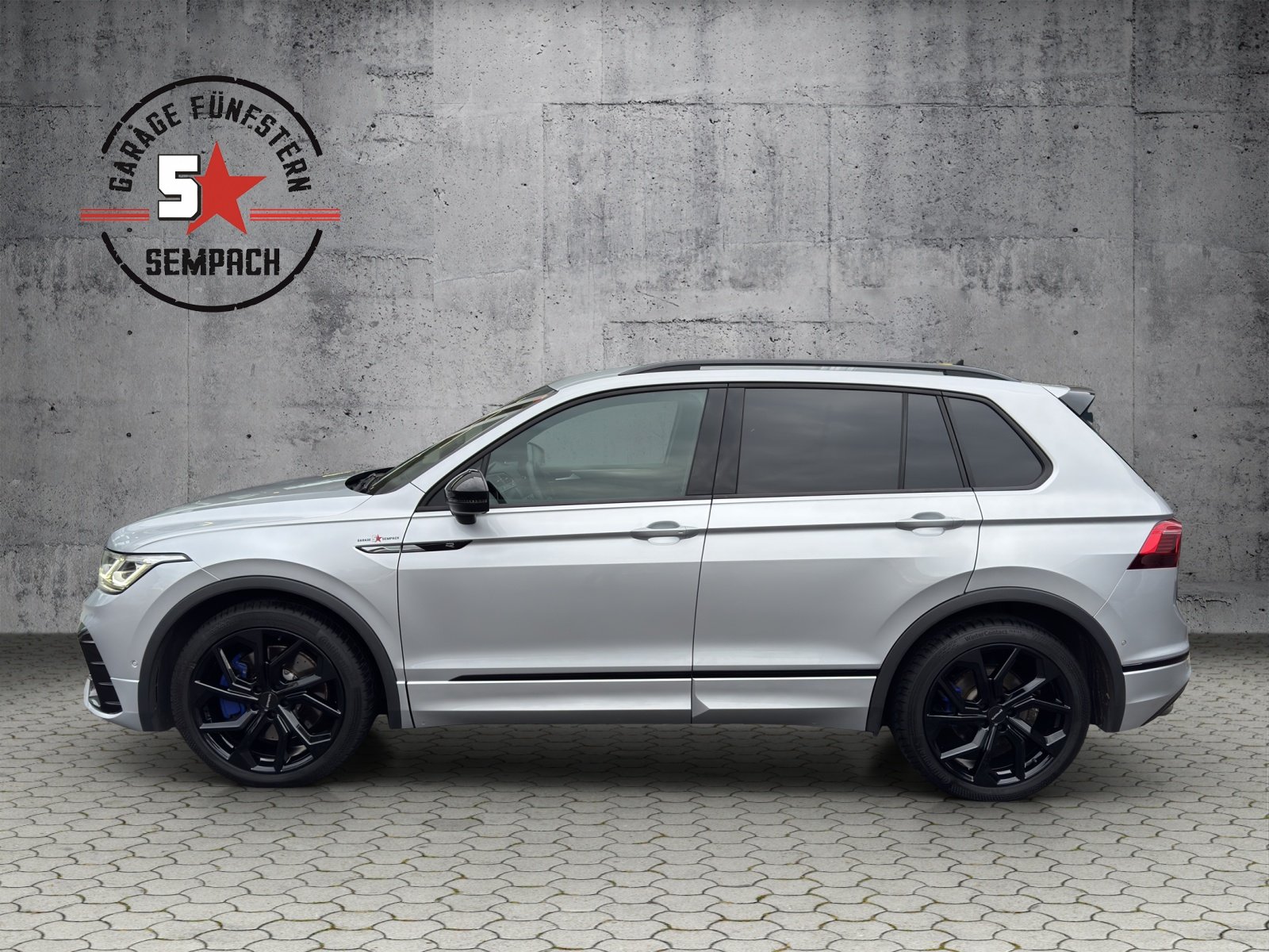 VW Tiguan 2.0TSI R 4Motion DSG, Petrol, Second hand / Used, Automatic - 3