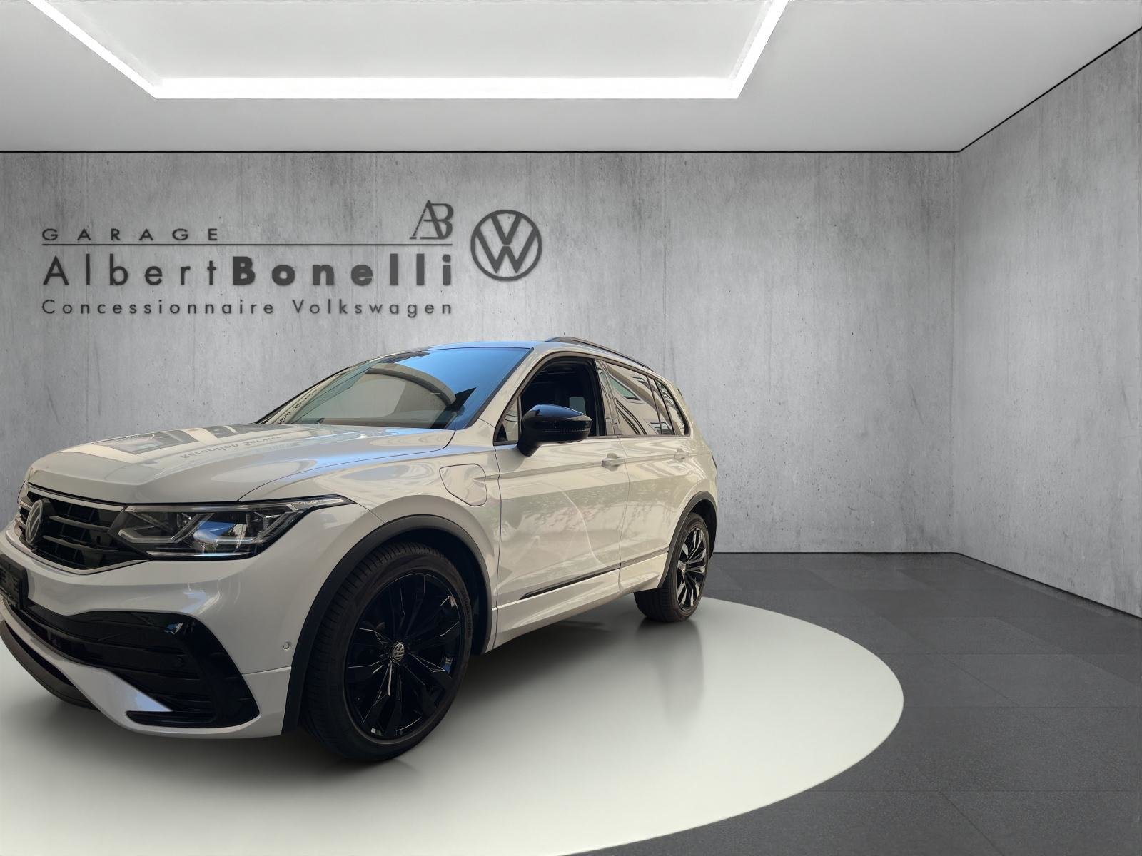 VW Tiguan 1.4TSI PHEV R-Line DSG, Plug-in-Hybrid Benzin/Elektro, Occasion / Gebraucht, Automatik - 3
