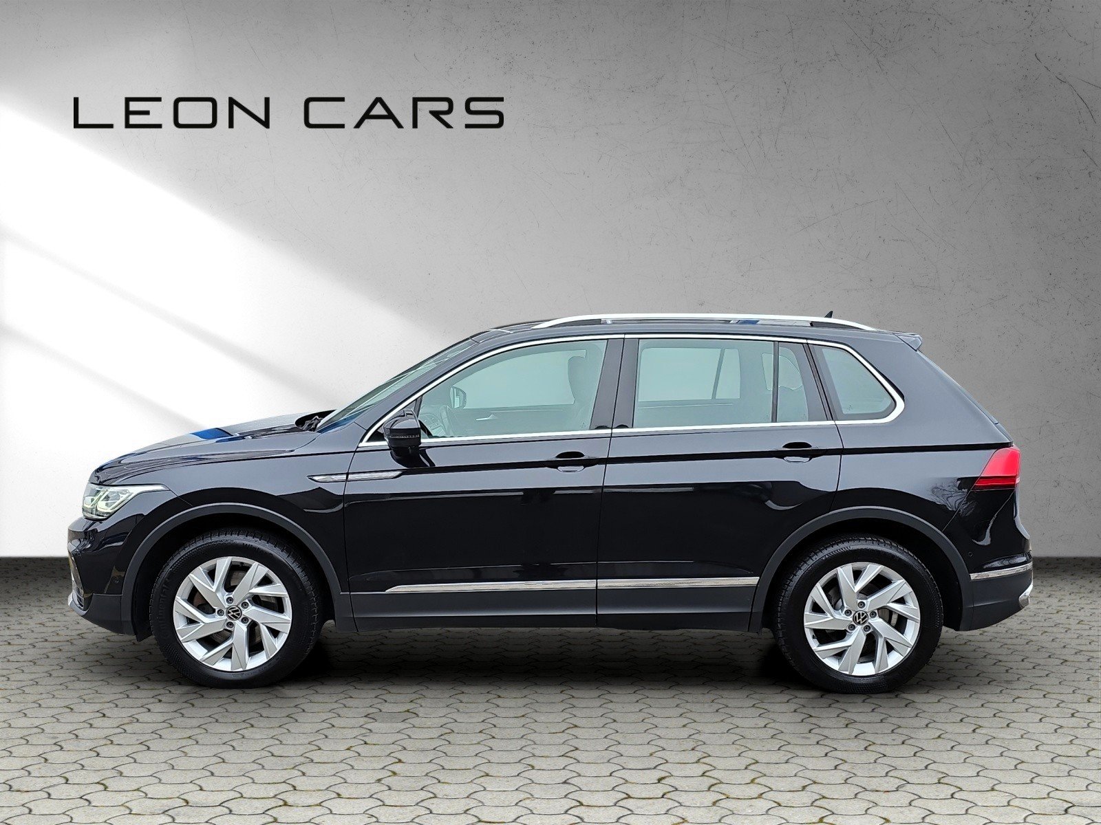 VW Tiguan 2.0 TDI SCR Elegance 4Motion DSG mit AHK, Diesel, Second hand / Used, Automatic - 5