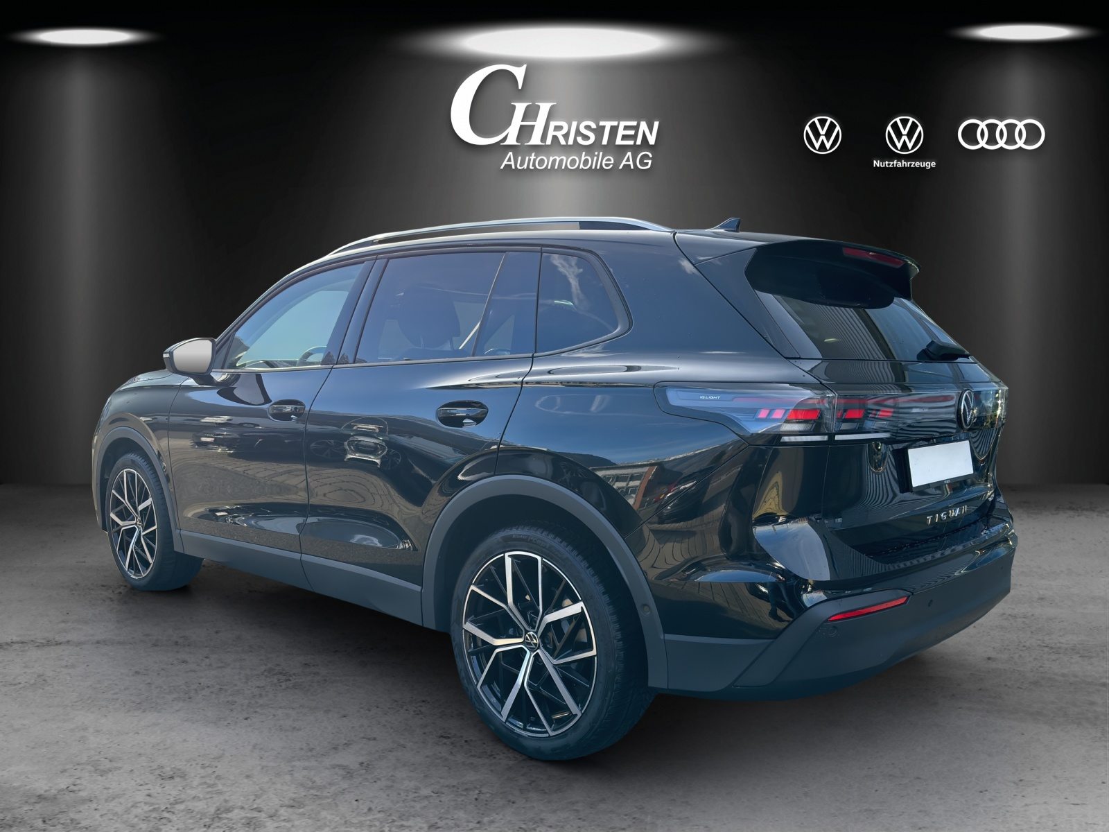VW Tiguan UNITED, Petrol, Second hand / Used, Automatic - 4