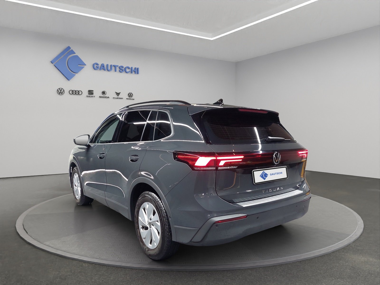 VW Tiguan 1.5 TSI evo2 mHEV DSG, Mild-Hybrid Petrol/Electric, Second hand / Used, Automatic - 3