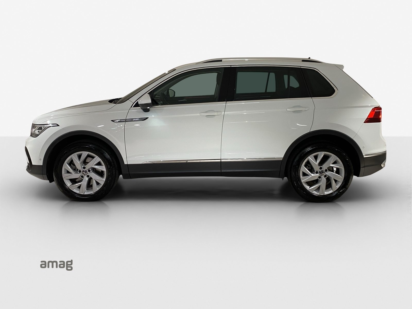 VW Tiguan Elegance, Diesel, Second hand / Used, Automatic - 2