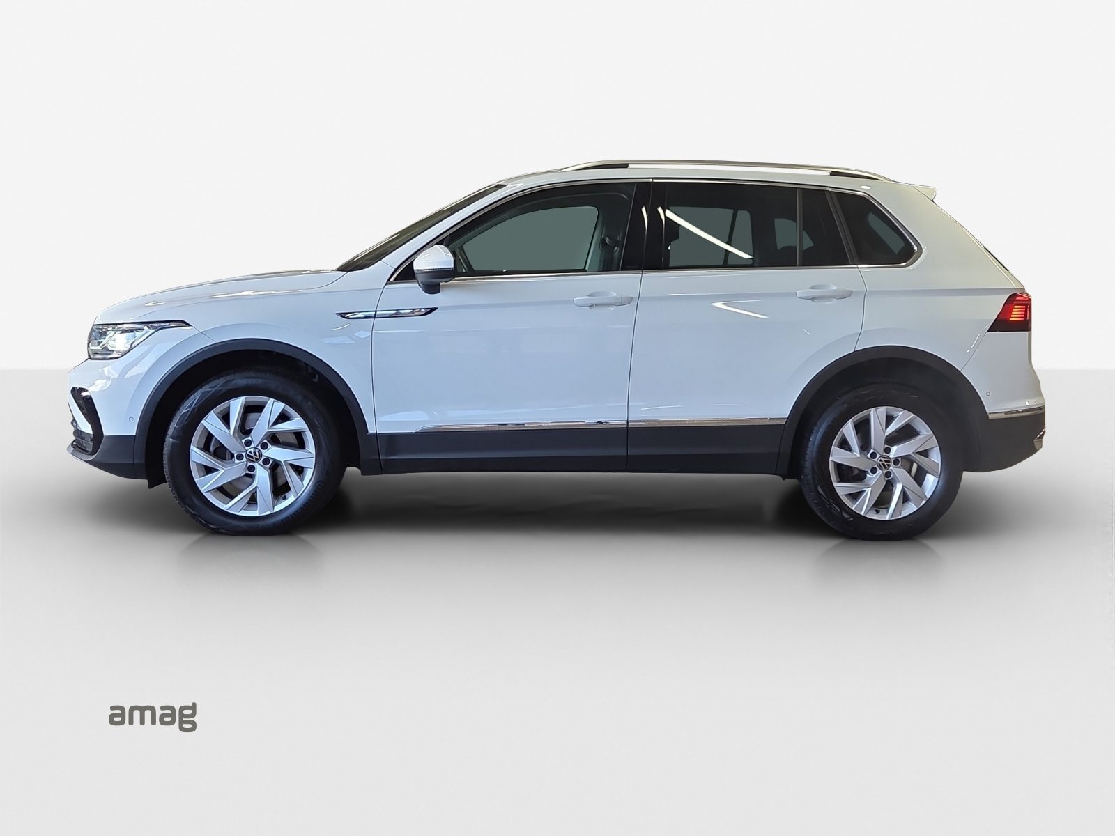 VW Tiguan Elegance, Diesel, Second hand / Used, Automatic - 2
