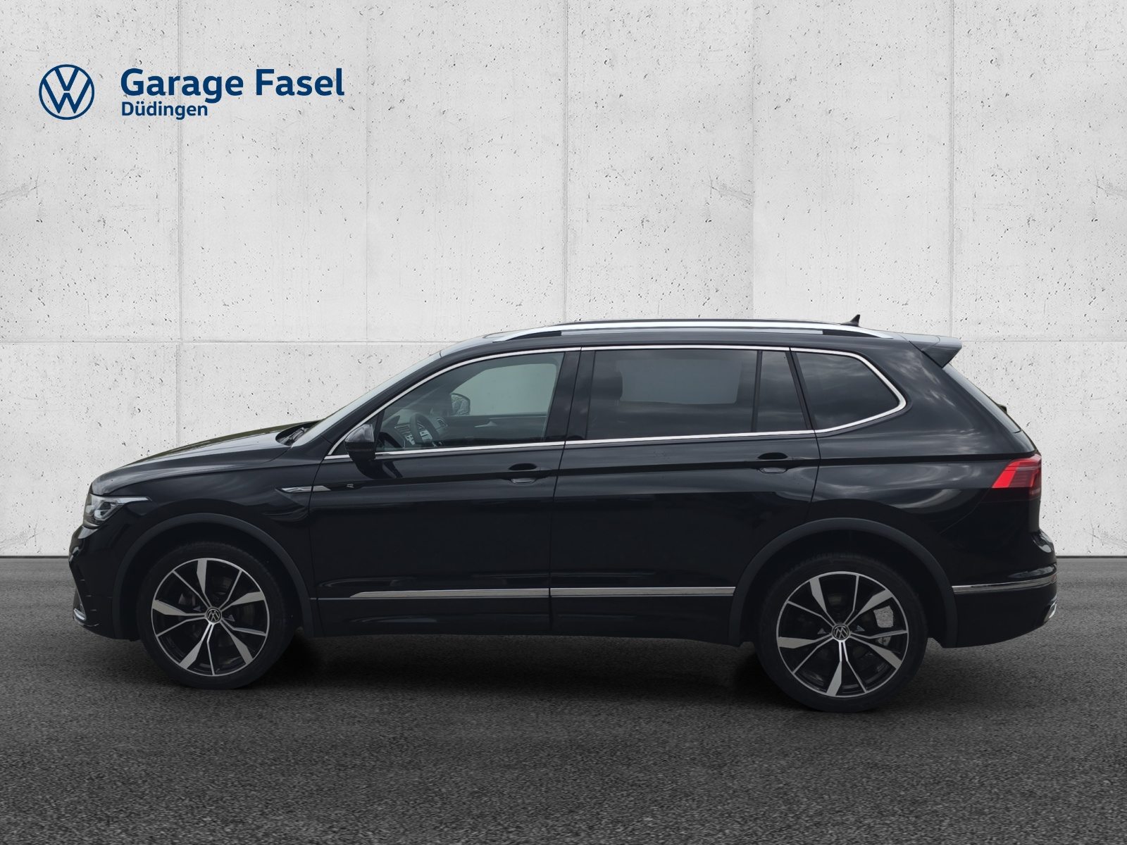 VW Tiguan Allspace PA R-Line, Petrol, Second hand / Used, Automatic - 2