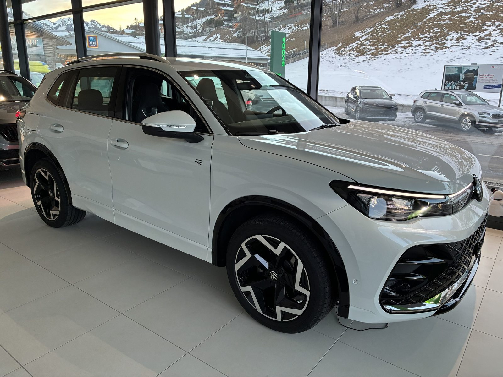 VW Tiguan R-Line