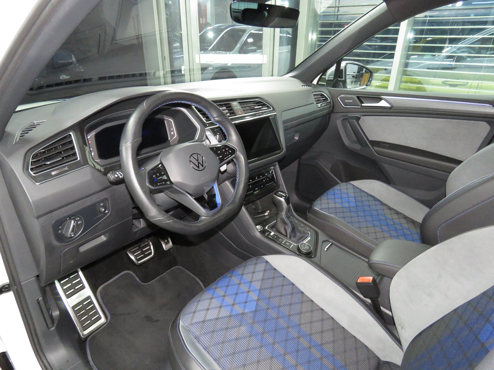 VW Tiguan 2.0 TSI R 4-Motion DSG, Benzin, Occasion / Gebraucht, Automatik - 7