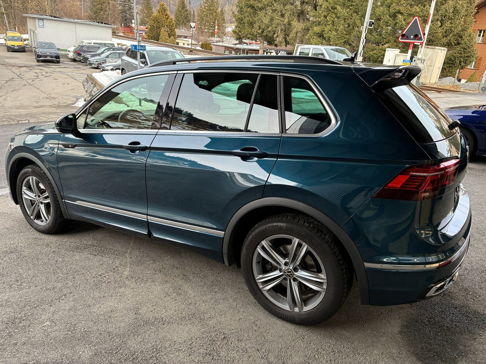 VW Tiguan R-Line, Petrol, Second hand / Used, Automatic - 3