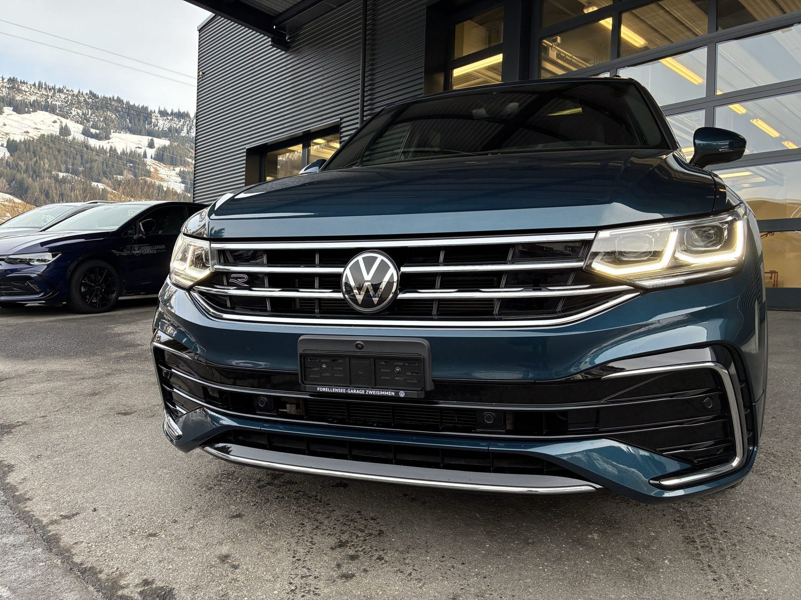 VW Tiguan R-Line, Petrol, Second hand / Used, Automatic - 4