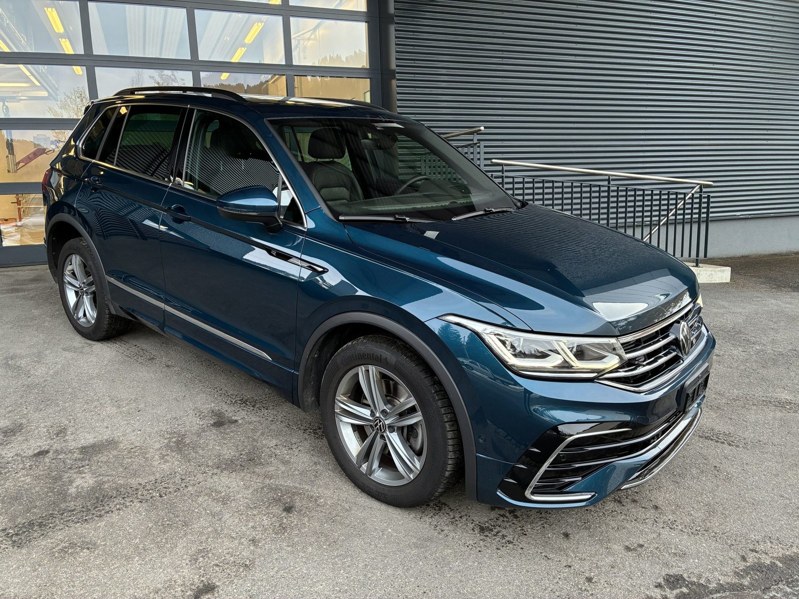 VW Tiguan R-Line, Petrol, Second hand / Used, Automatic - 5