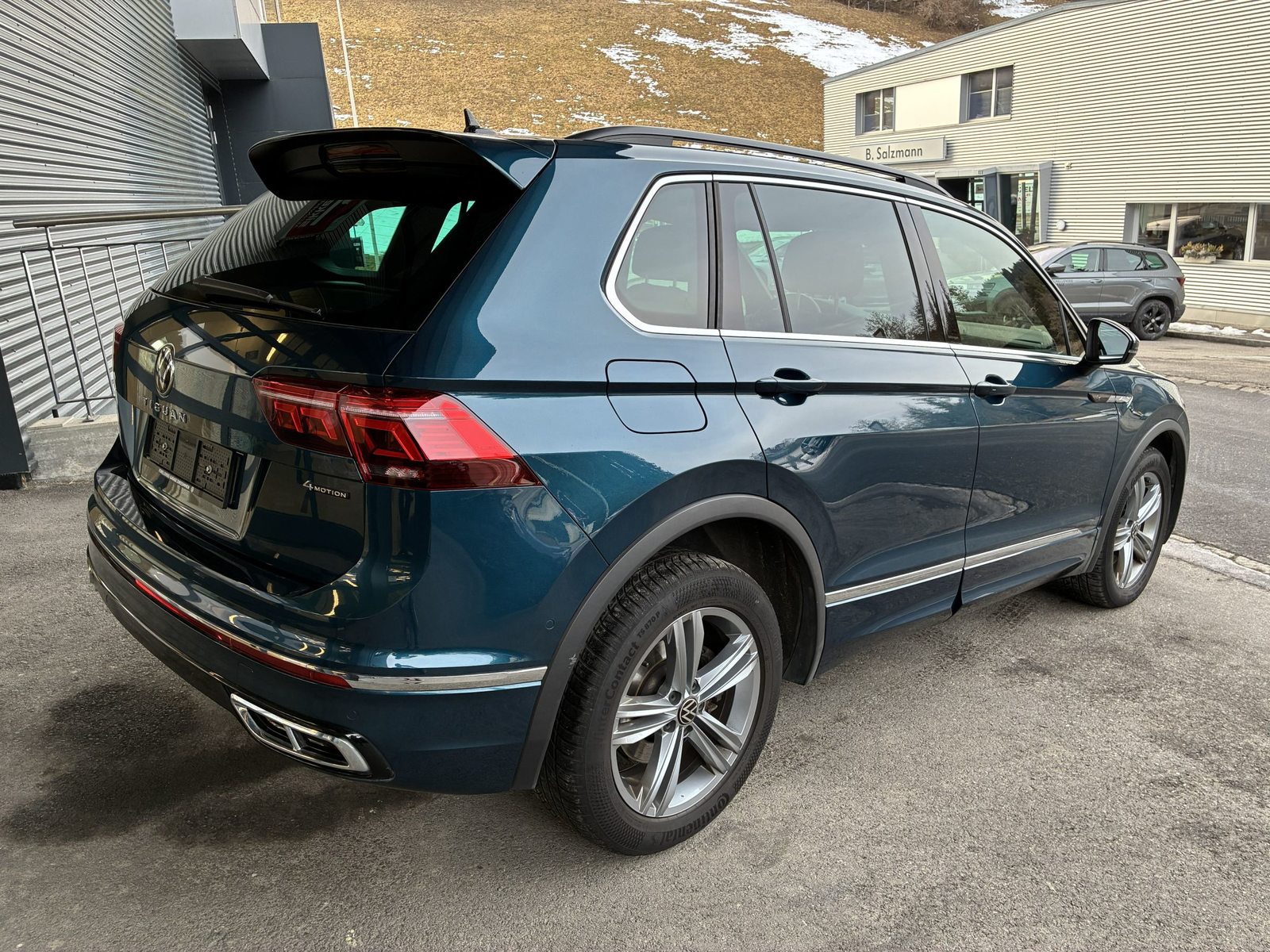 VW Tiguan R-Line, Petrol, Second hand / Used, Automatic - 7