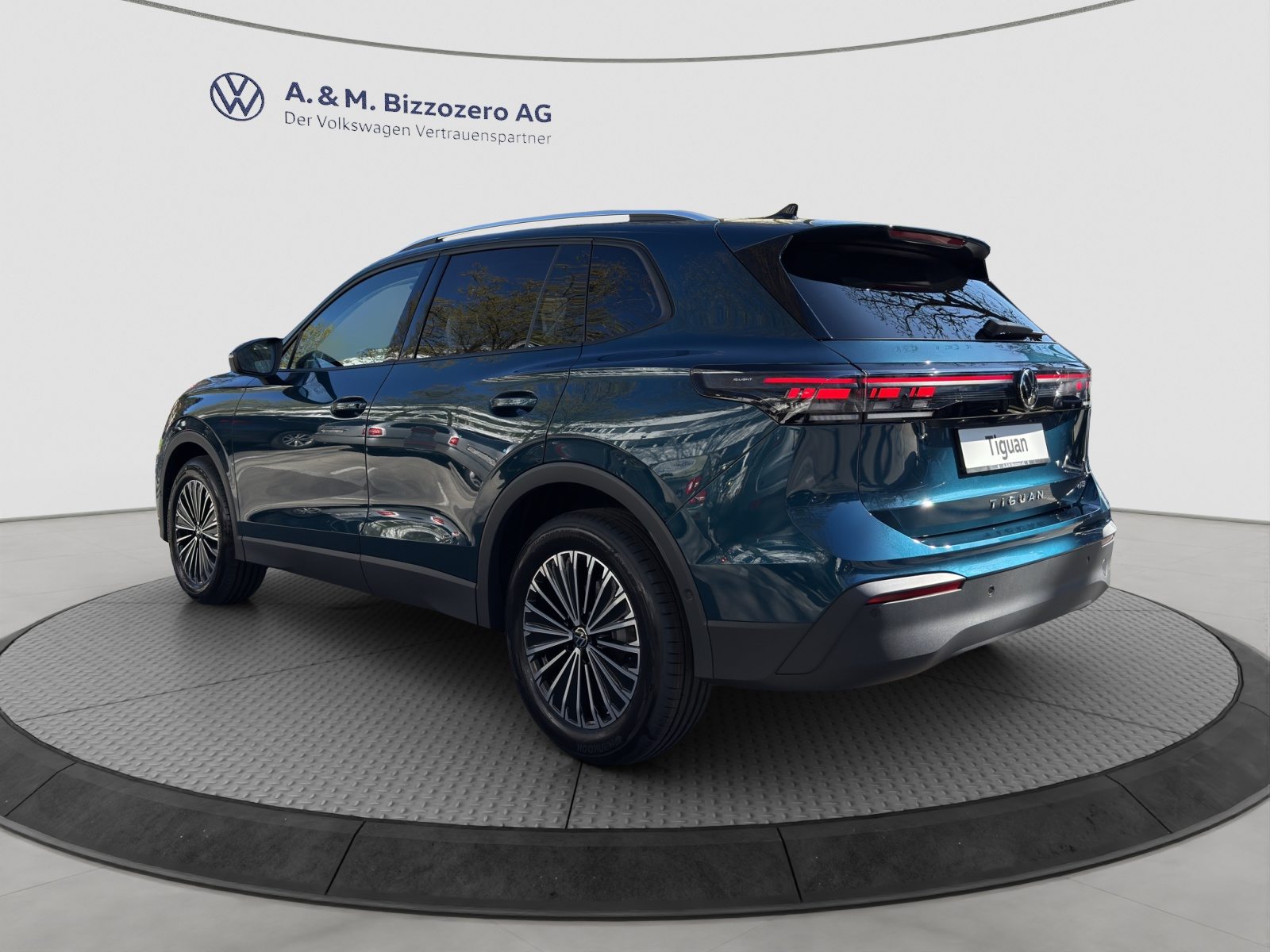VW Tiguan UNITED, Benzin, Occasion / Gebraucht, Automatik - 3