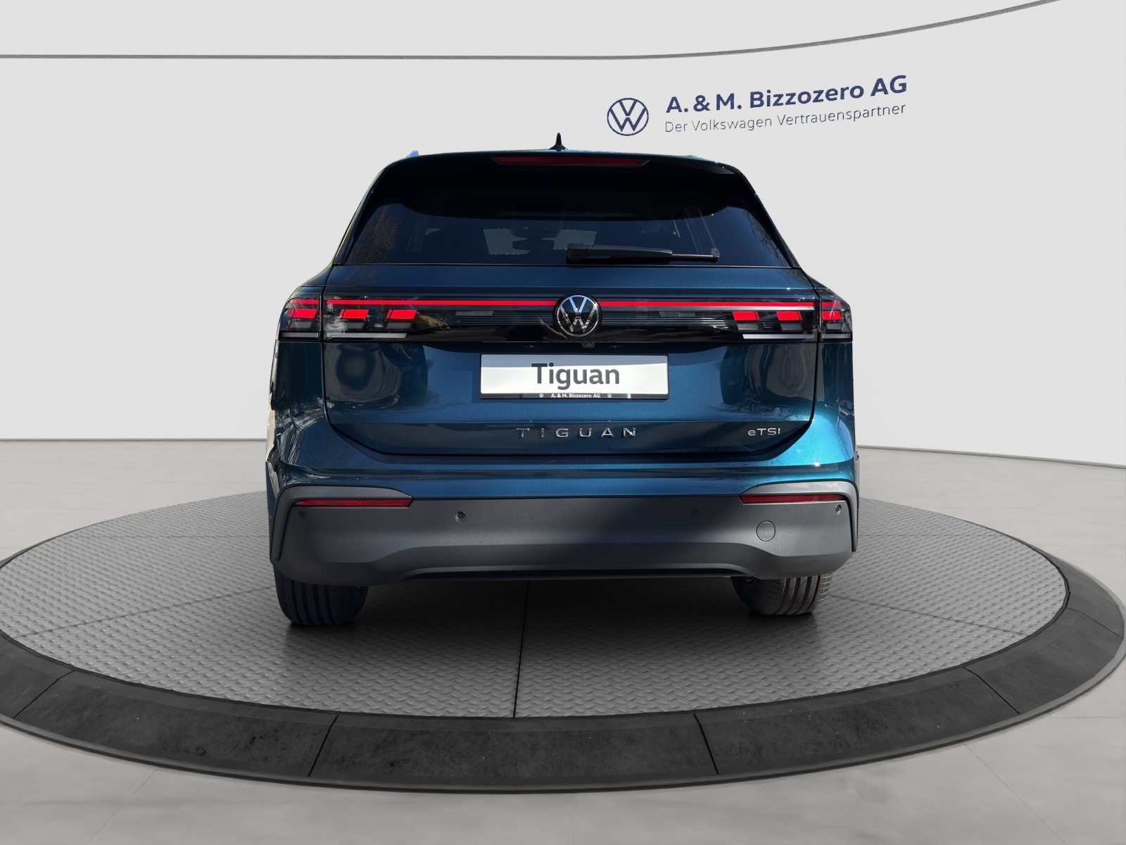 VW Tiguan UNITED, Benzin, Occasion / Gebraucht, Automatik - 4