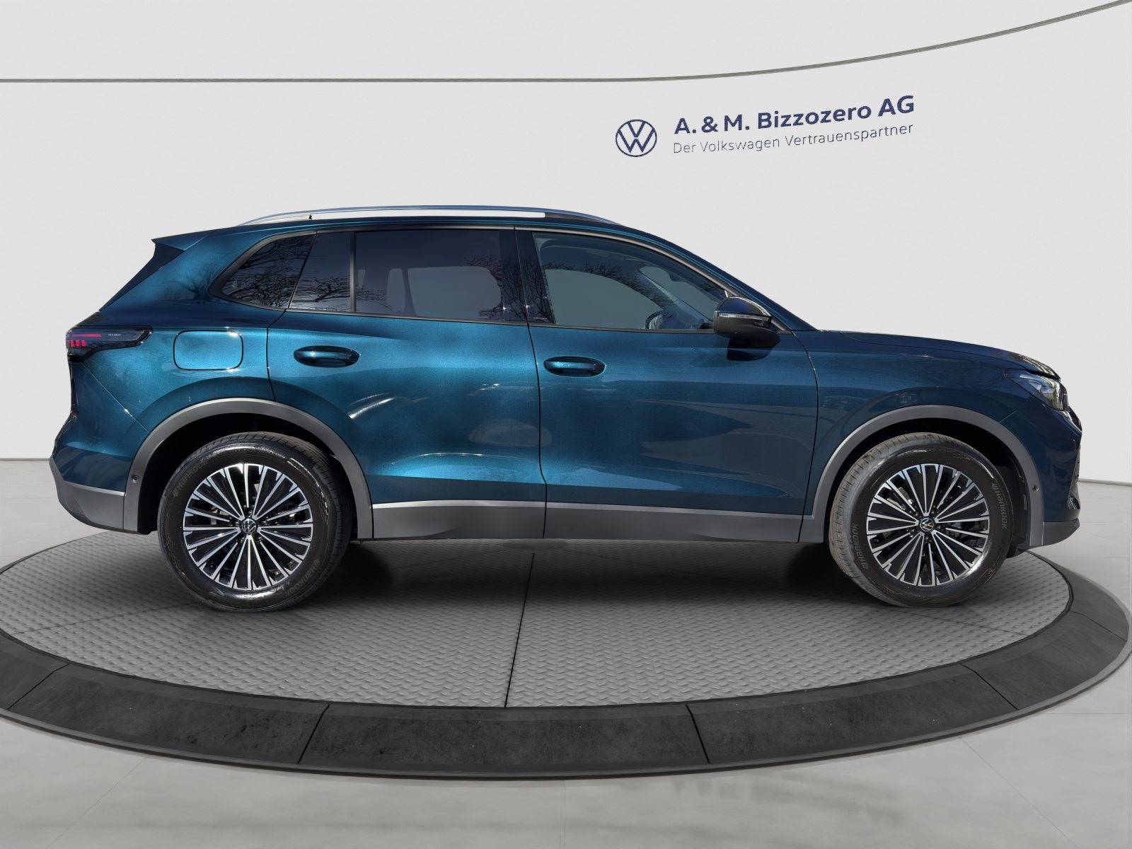 VW Tiguan UNITED, Benzin, Occasion / Gebraucht, Automatik - 6