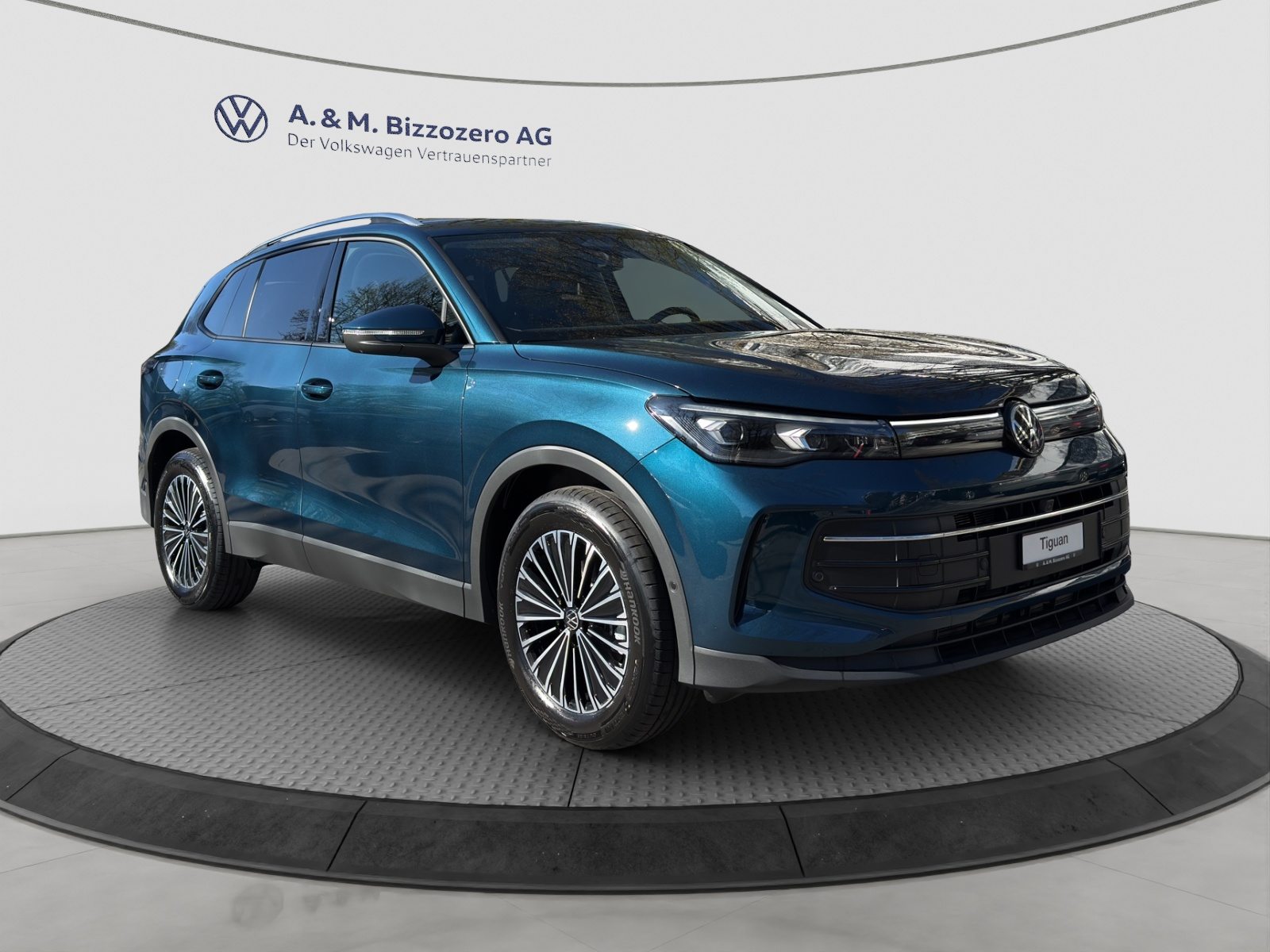 VW Tiguan UNITED, Benzin, Occasion / Gebraucht, Automatik - 7
