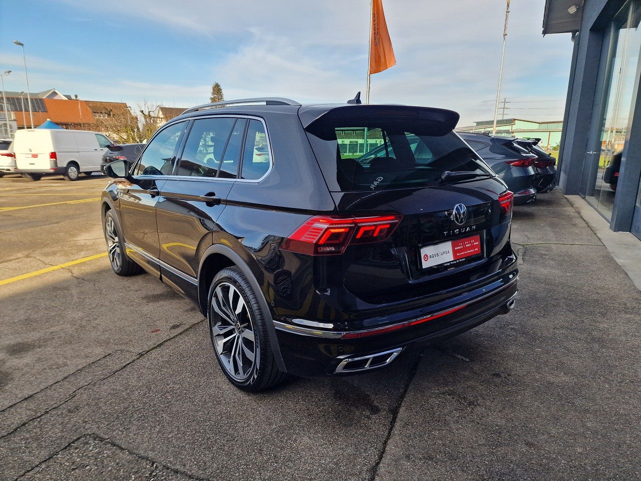 VW Tiguan R-Line, Benzin, Occasion / Gebraucht, Automatik - 4