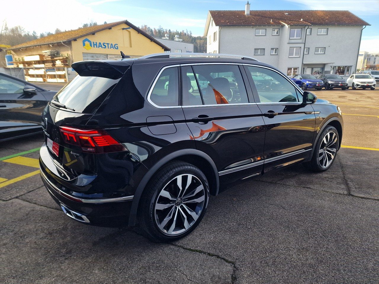 VW Tiguan R-Line, Benzin, Occasion / Gebraucht, Automatik - 6