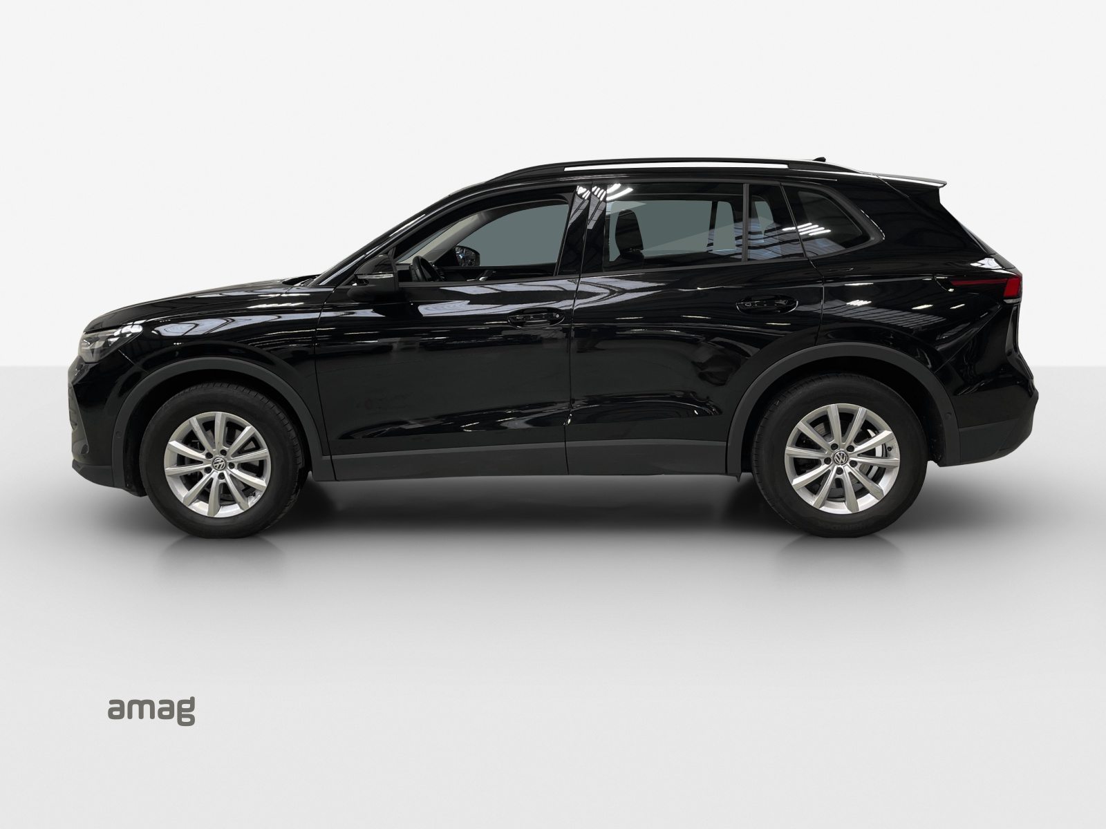 VW Tiguan Basis, Petrol, Second hand / Used, Automatic - 2