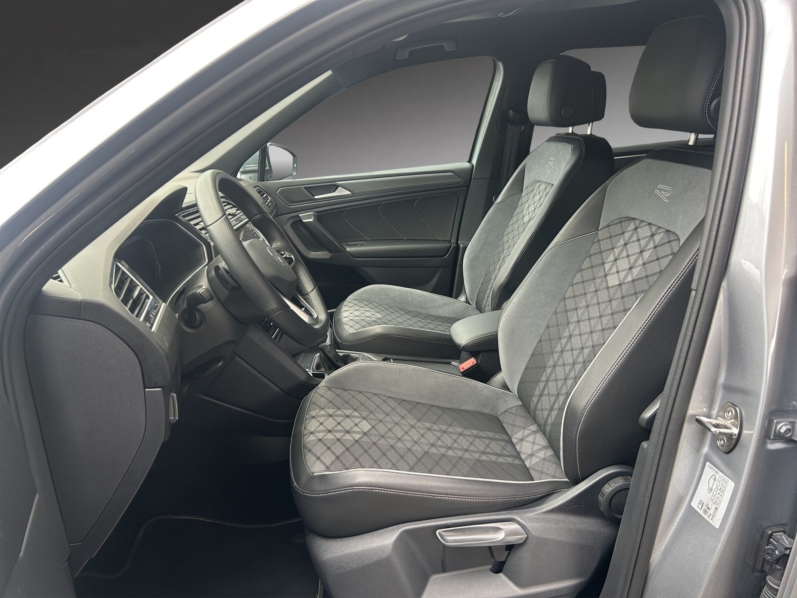 VW Tiguan Allspace R-Line, Benzin, Occasion / Gebraucht, Automatik - 6