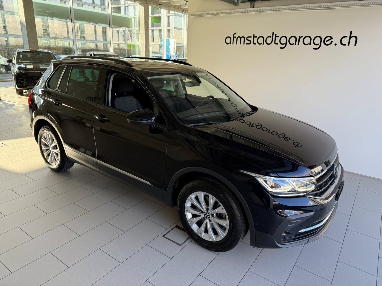 VW Tiguan Life, Benzina, Occasioni / Usate, Automatico - 2