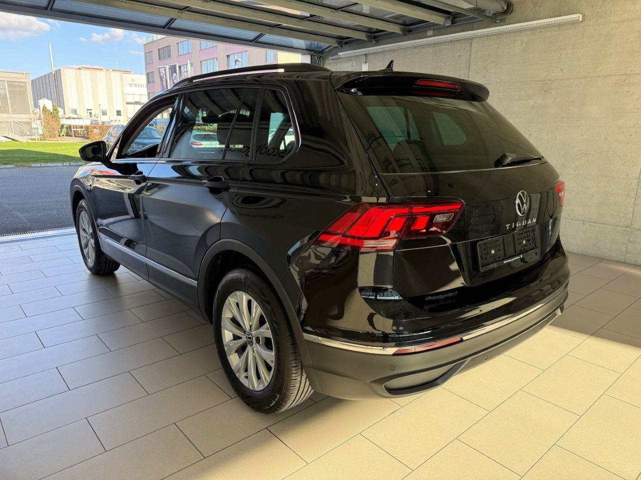 VW Tiguan Life, Benzina, Occasioni / Usate, Automatico - 3