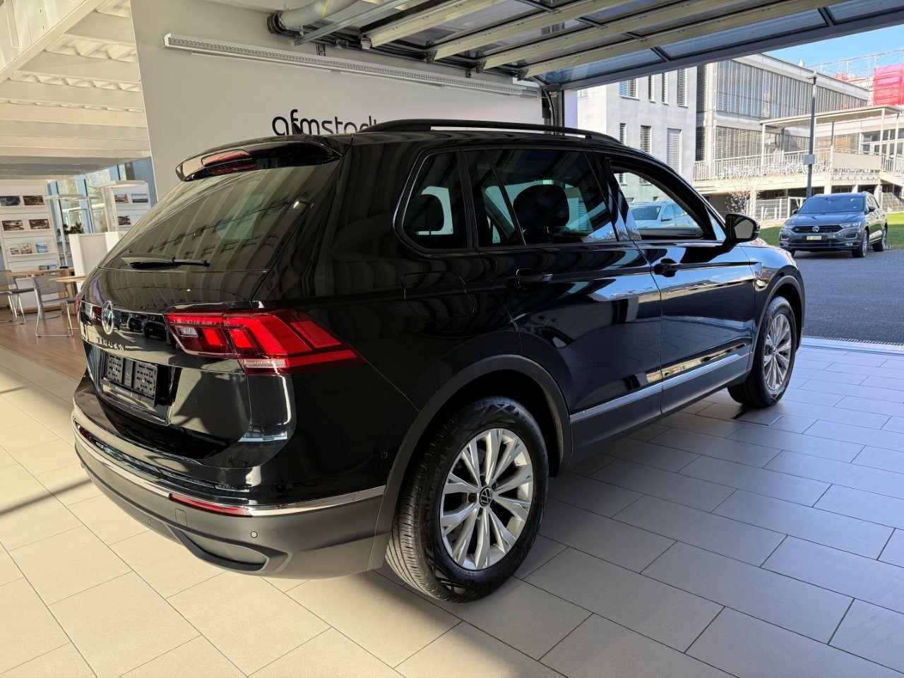 VW Tiguan Life, Benzina, Occasioni / Usate, Automatico - 4