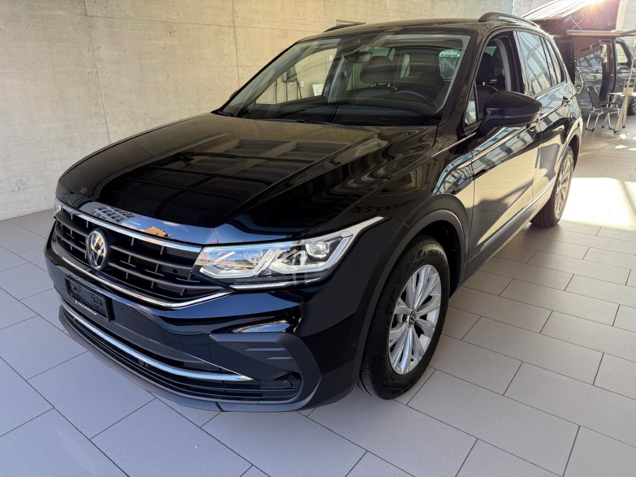 VW Tiguan Life, Benzina, Occasioni / Usate, Automatico - 5
