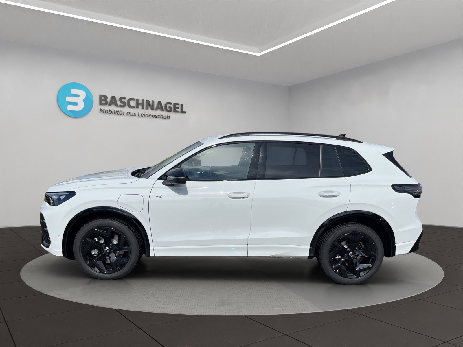 VW Tiguan 1.5 TSI evo2 eHybrid R-Line DSG, Plug-in-Hybrid Benzin/Elektro, Occasion / Gebraucht, Automatik - 2