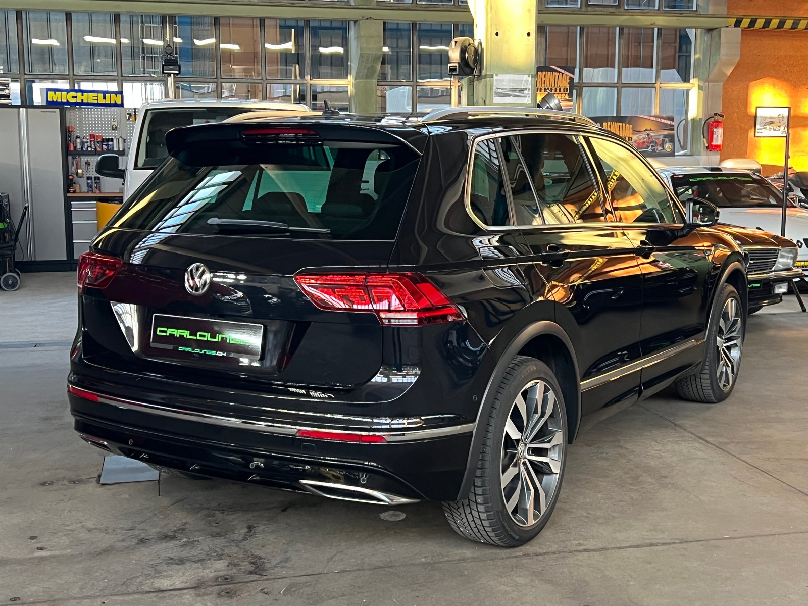 VW Tiguan 2.0TSI Highline 4Motion ***** R-Line Paket ***** D, Petrol, Second hand / Used, Automatic - 2