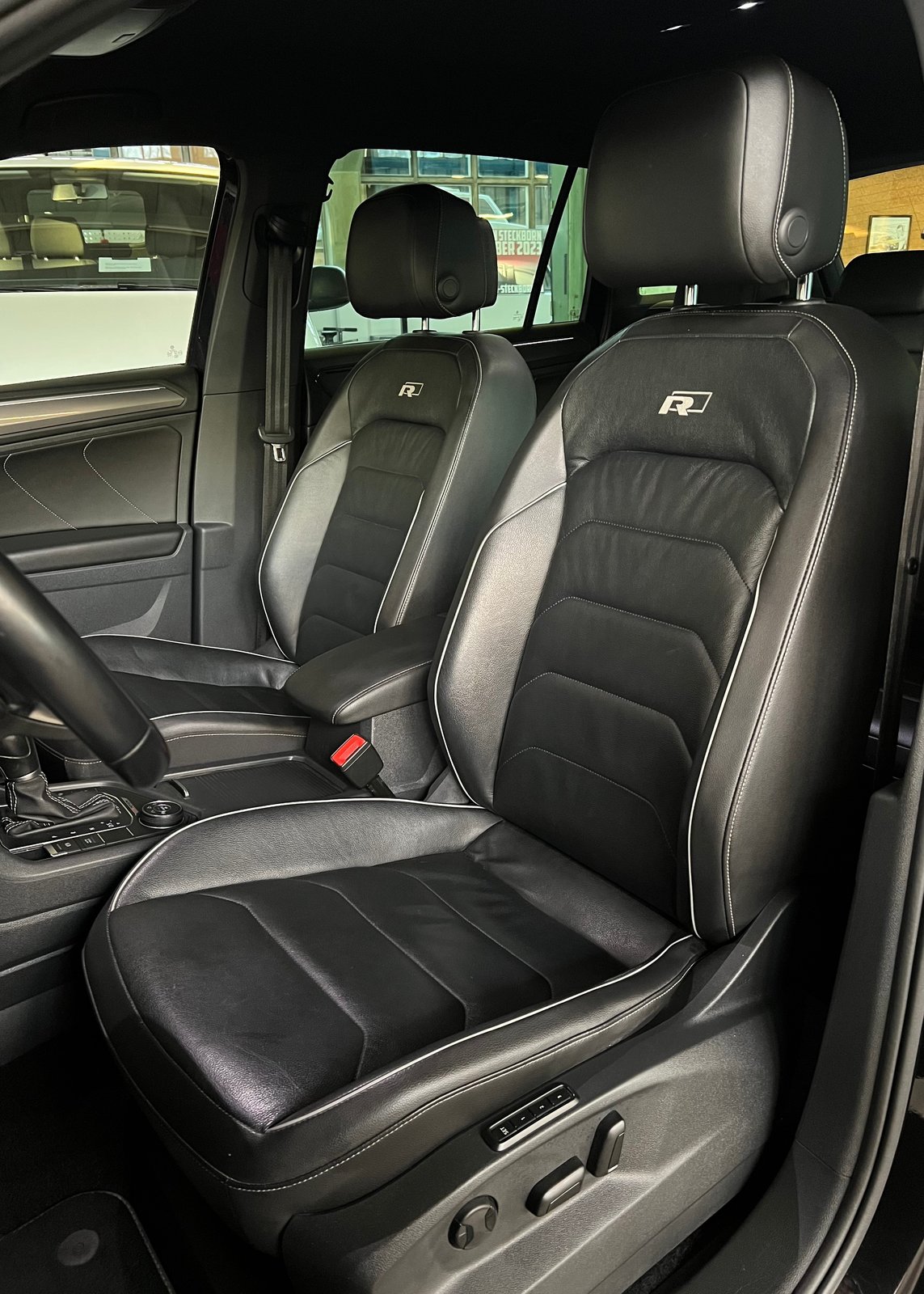 VW Tiguan 2.0TSI Highline 4Motion ***** R-Line Paket ***** D, Petrol, Second hand / Used, Automatic - 4