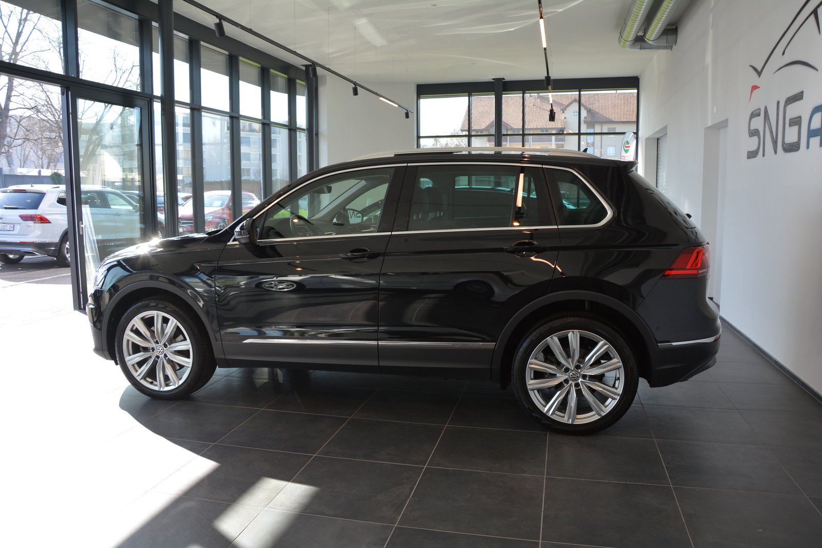 VW Tiguan 2.0TSI Highline 4Motion DSG, Essence, Occasion / Utilisé, Automatique - 3