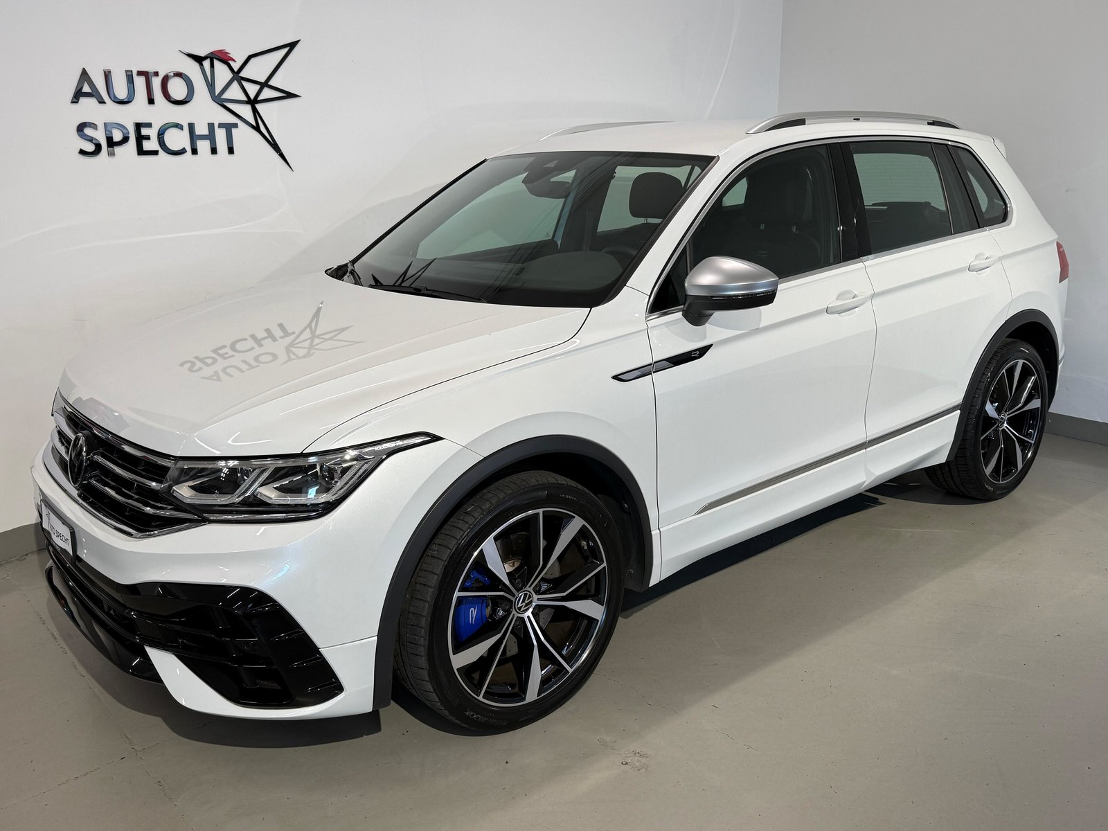 VW Tiguan 2.0TSI R 4Motion DSG, Petrol, Second hand / Used, Automatic - 2