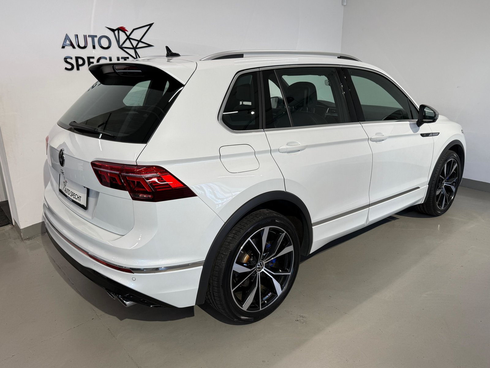 VW Tiguan 2.0TSI R 4Motion DSG, Petrol, Second hand / Used, Automatic - 4