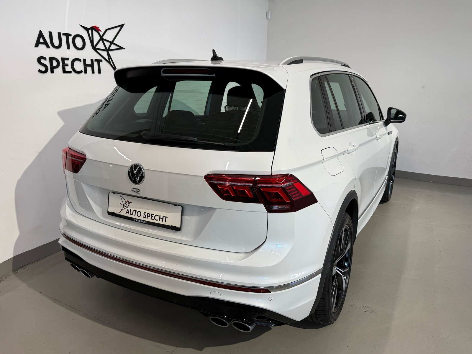 VW Tiguan 2.0TSI R 4Motion DSG, Petrol, Second hand / Used, Automatic - 5