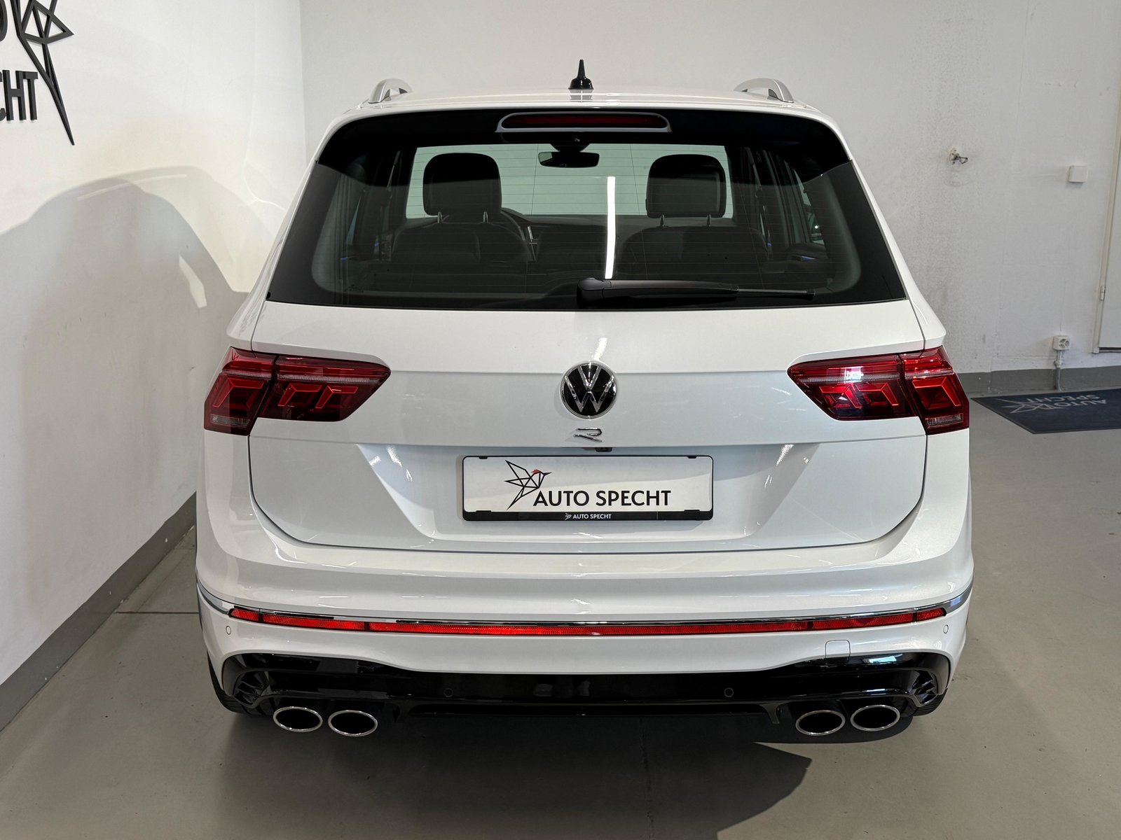VW Tiguan 2.0TSI R 4Motion DSG, Petrol, Second hand / Used, Automatic - 6