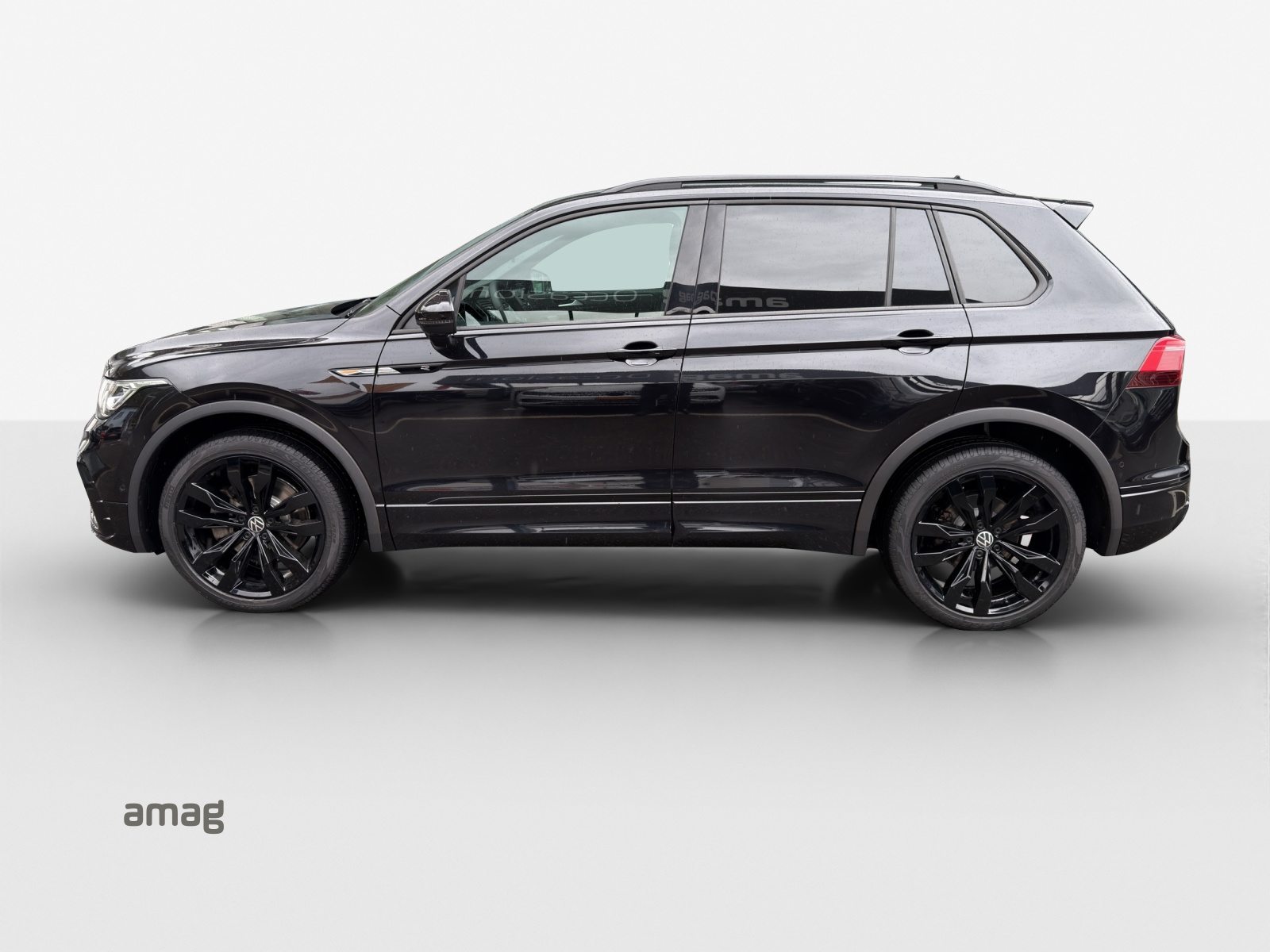 VW Tiguan R-Line, Petrol, Second hand / Used, Automatic - 2