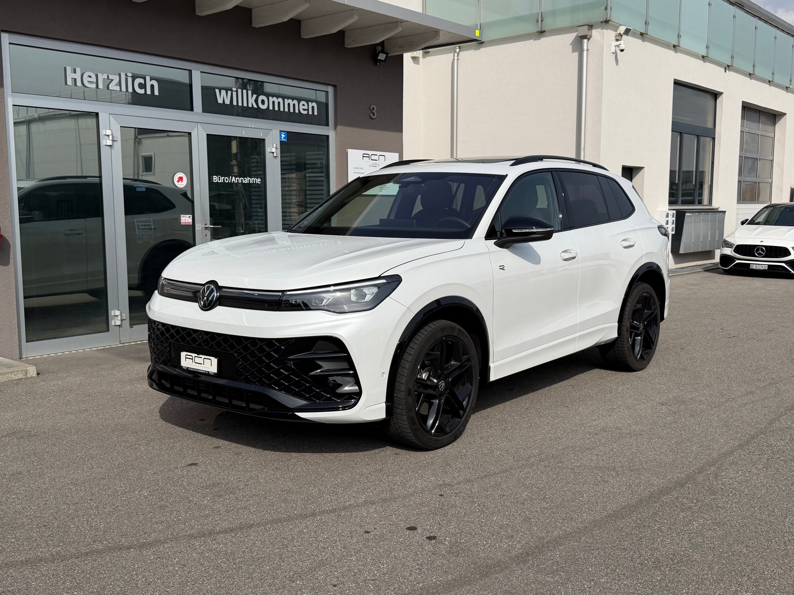 VW Tiguan 2.0 TDI SCR R-Line United 4Motion DSG, Diesel, Second hand / Used, Automatic - 3