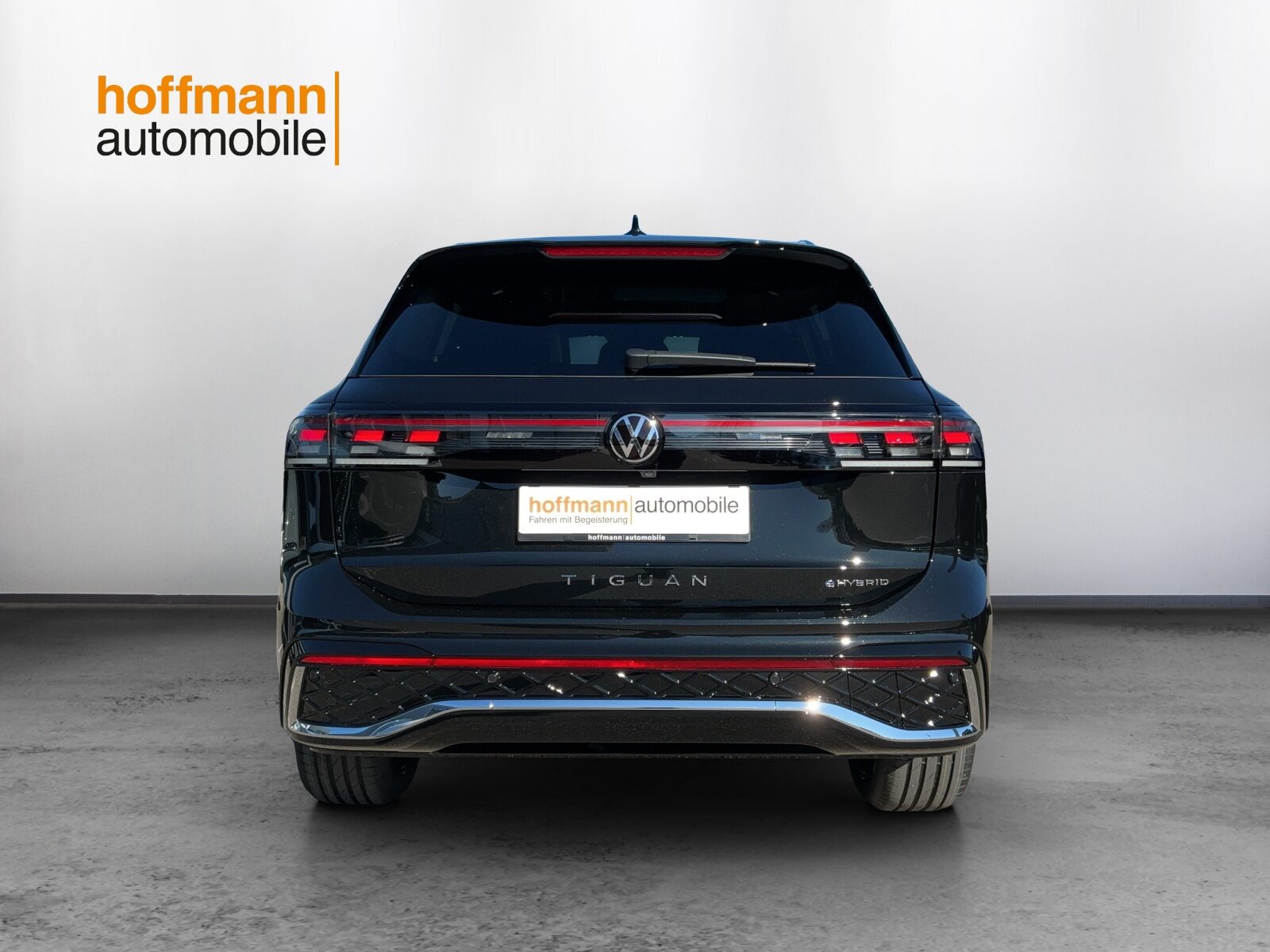 VW Tiguan R-Line UNITED, Full-Hybrid Petrol/Electric, Second hand / Used, Automatic - 5