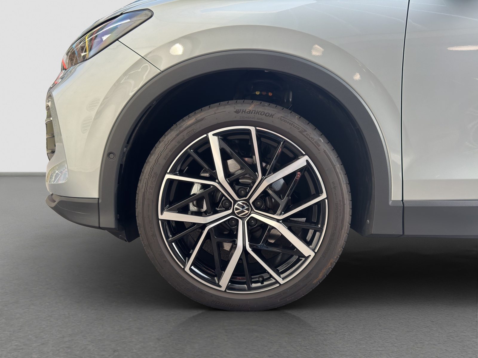 VW Tiguan UNITED, Essence, Occasion / Utilisé, Automatique - 5