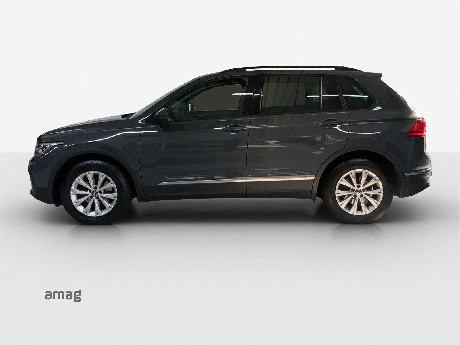 VW Tiguan Life, Petrol, Second hand / Used, Automatic - 2