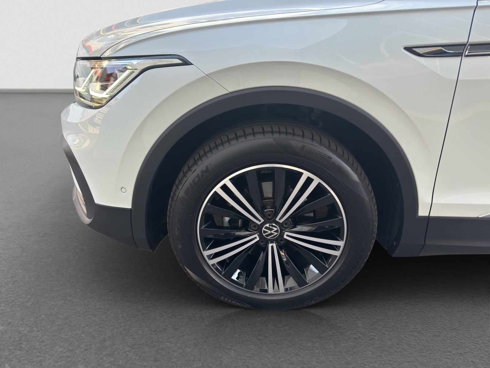 VW Tiguan Life, Benzin, Occasion / Gebraucht, Automatik - 5