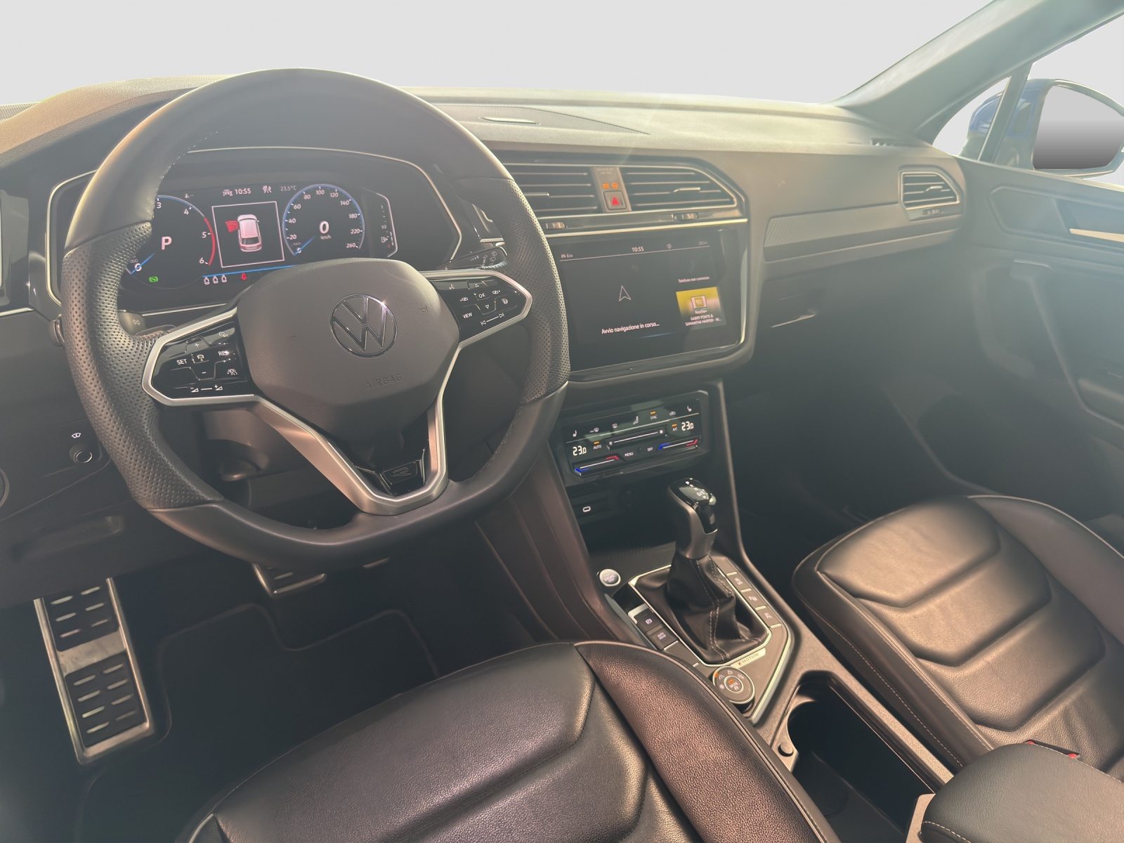VW Tiguan R-Line SELECTION, Diesel, Occasion / Gebraucht, Automatik - 6