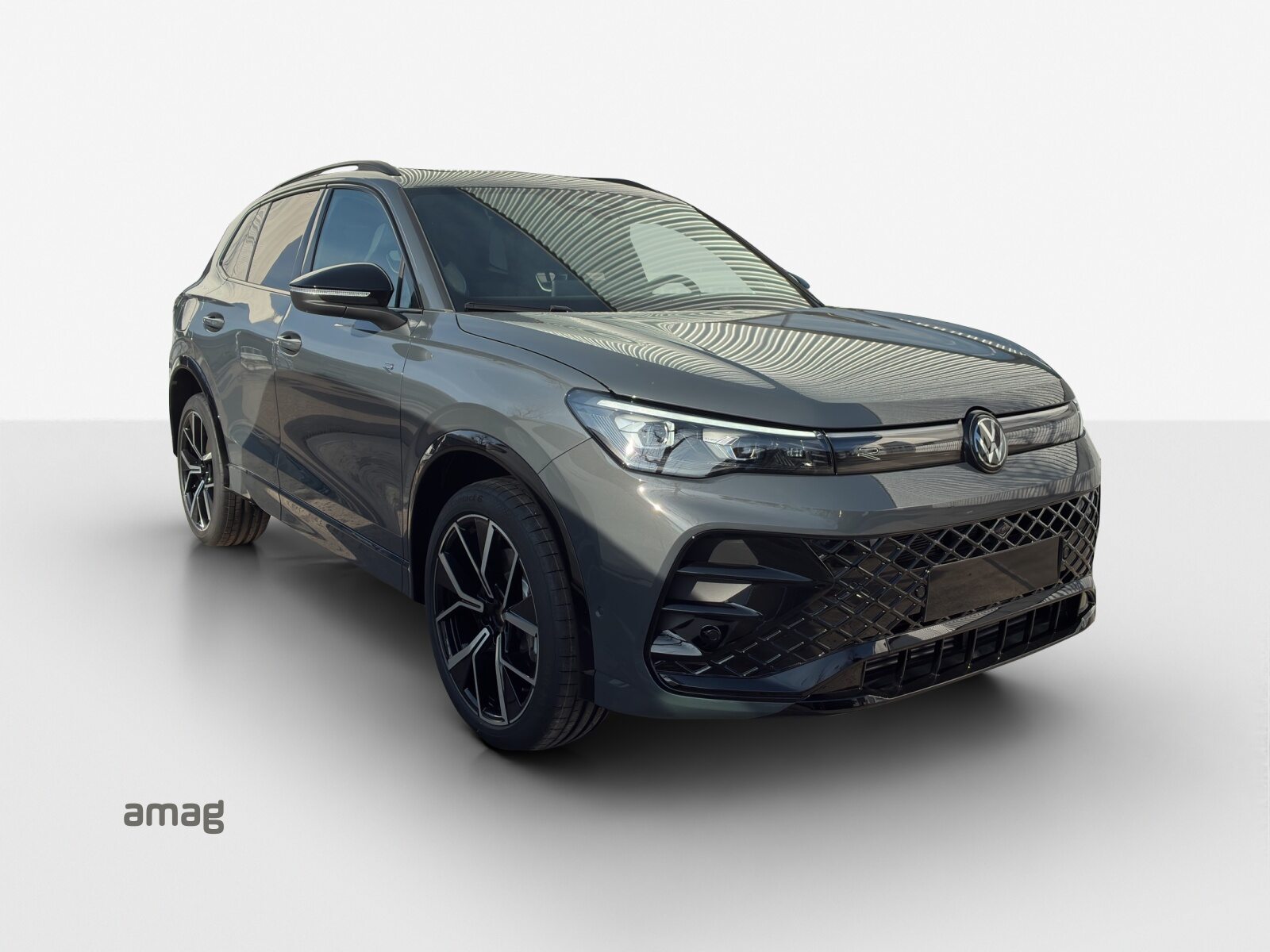VW Tiguan R-Line, Benzin, Occasion / Gebraucht, Automatik - 6