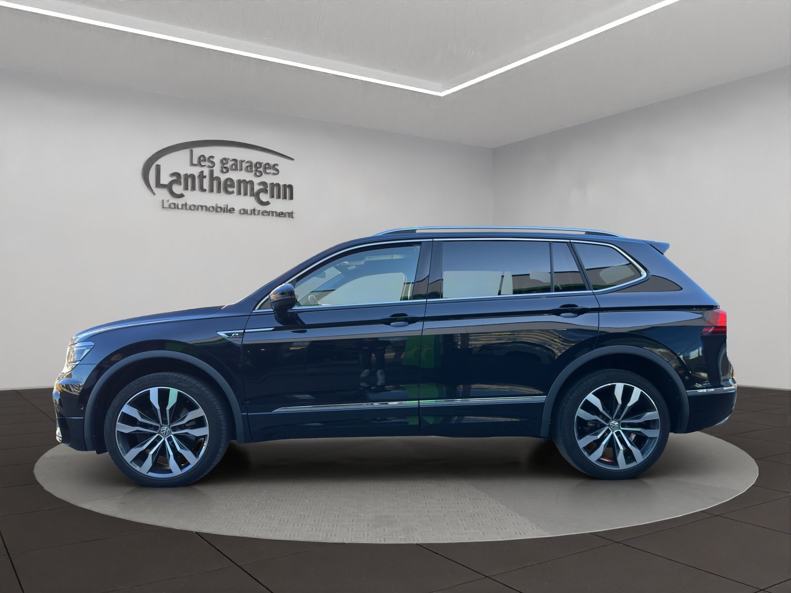 VW Tiguan Allspace Highline, Diesel, Second hand / Used, Automatic - 2
