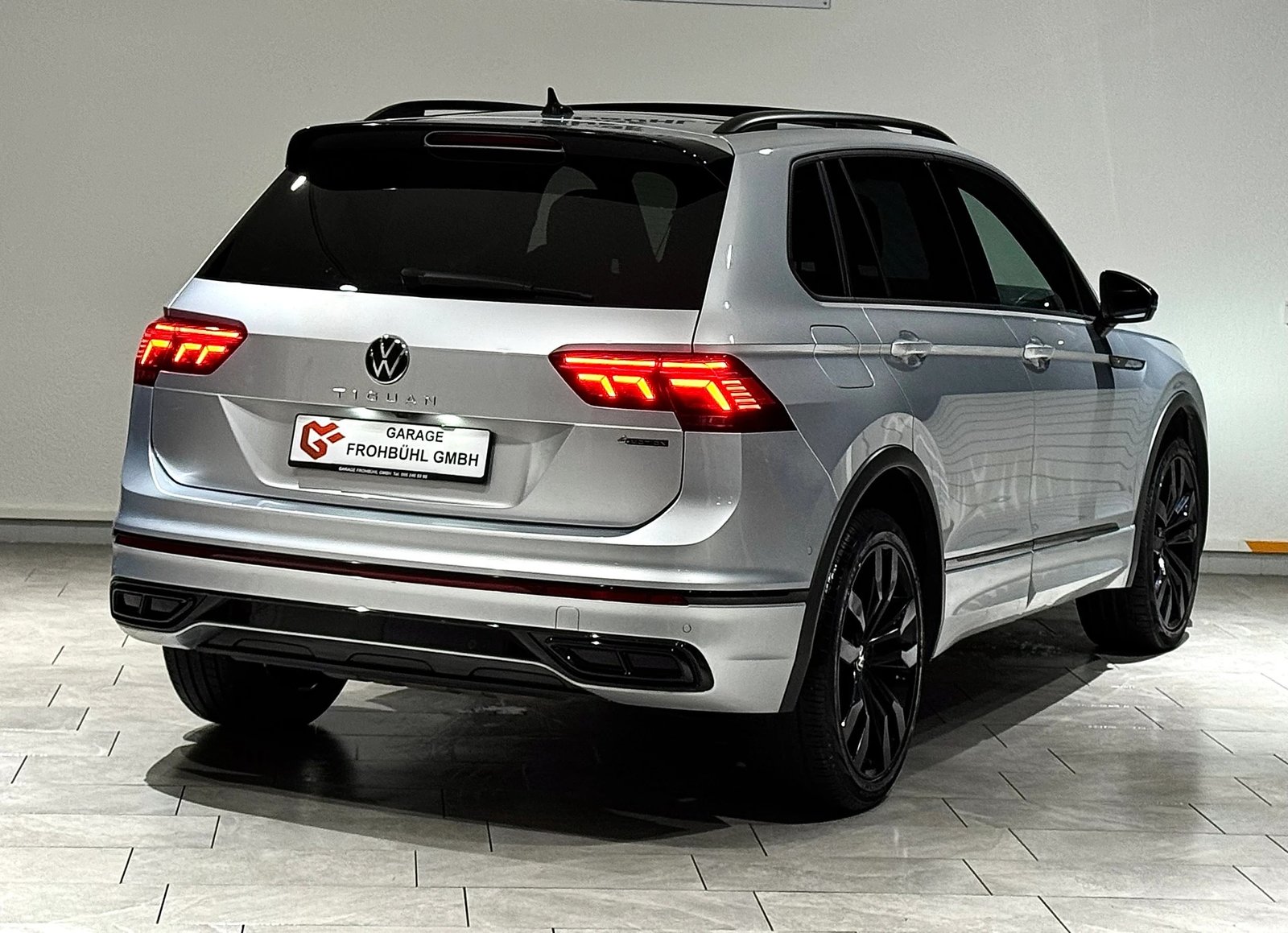VW Tiguan 2.0TSI R-Line 4Motion DSG l 1.Hand l CH l, Essence, Occasion / Utilisé, Automatique - 4