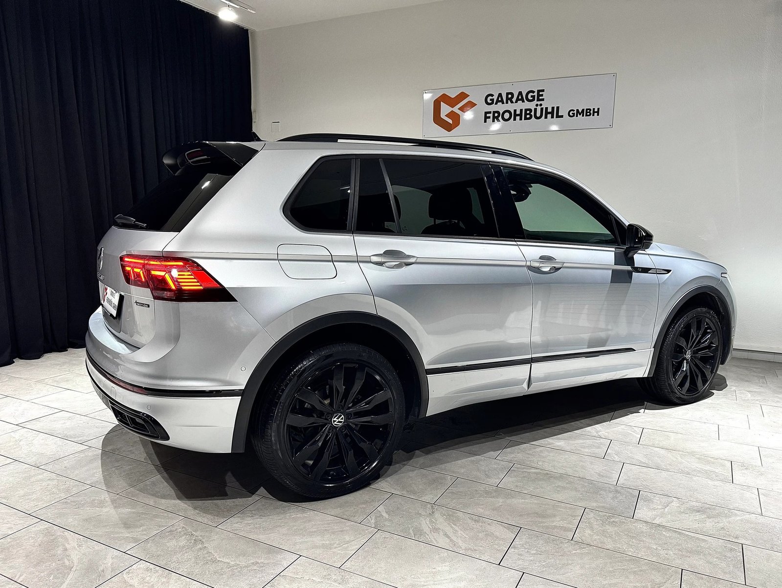 VW Tiguan 2.0TSI R-Line 4Motion DSG l 1.Hand l CH l, Essence, Occasion / Utilisé, Automatique - 7