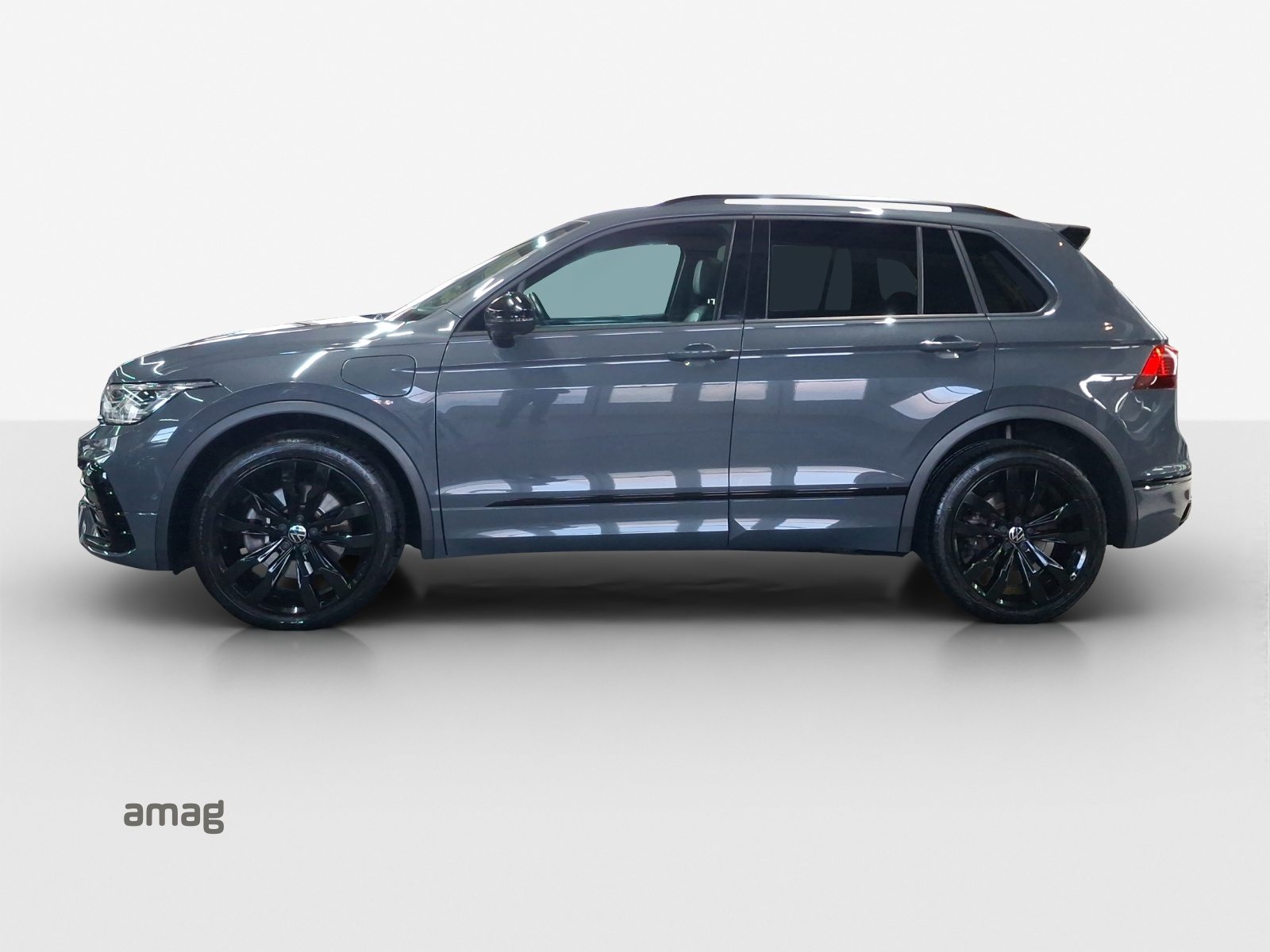 VW Tiguan R-Line, Full-Hybrid Petrol/Electric, Second hand / Used, Automatic - 2