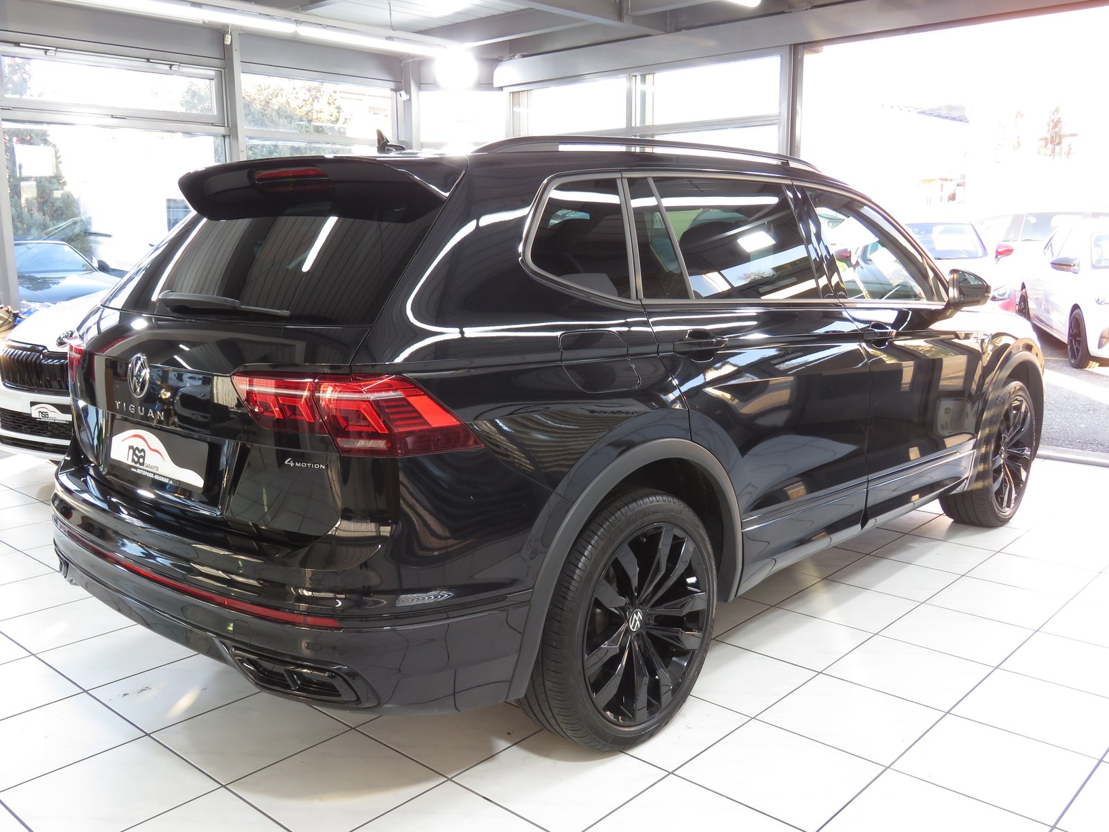 VW Tiguan Allspace 2.0TSI R-Line 4-Motion 7-Plätzer DSG (AH, Benzina, Occasioni / Usate, Automatico - 4